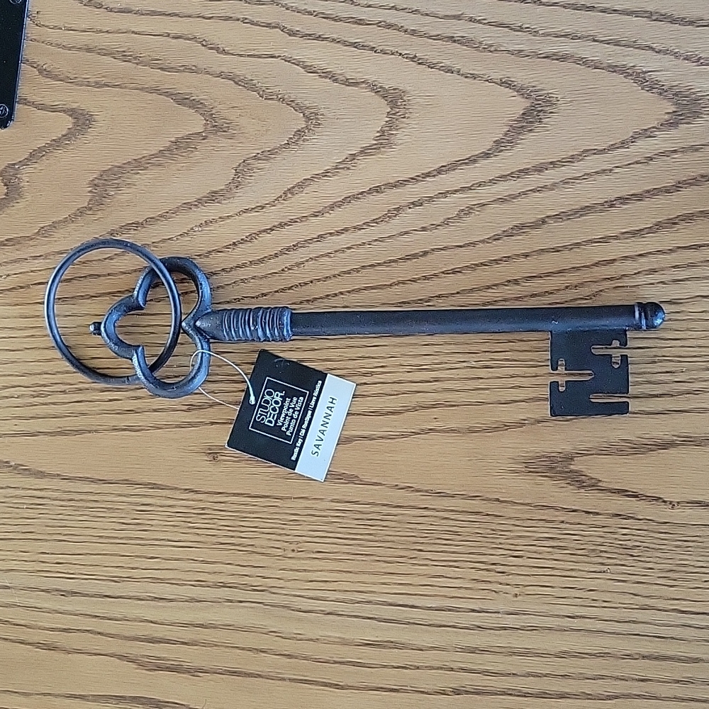 Sudio Decor Rustic Key Tags still on